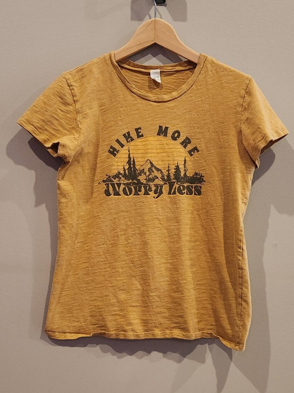 LOVE Vintage Hike More Worry Less Mountain Graphic Tee Small Mustard